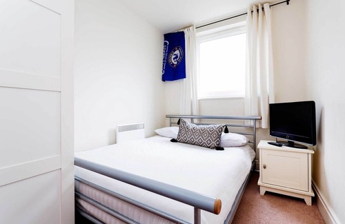 Wandsworth Apartment | Riverside View, by Veeve