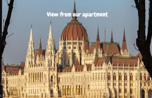 Budavar Apartment | Riverside view two bedroom flat by the Chain Bridge