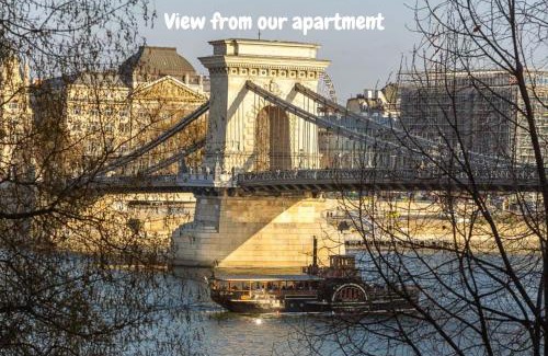 Budavar Apartment | Riverside view two bedroom flat by the Chain Bridge
