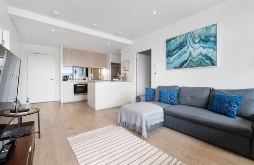 Docklands Apartment | Riverside Views Melbourne - WiFi-Netflix