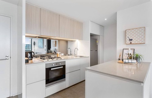 Docklands Apartment | Riverside Views Melbourne - WiFi-Netflix