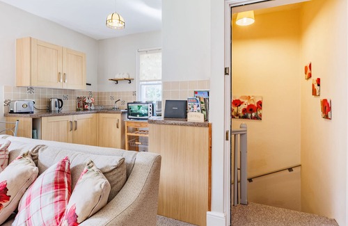 Craven Arms Cottage | RIVERSIDE, with a garden in Stokesay