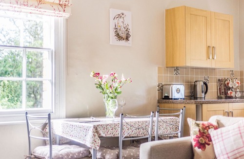Craven Arms Cottage | RIVERSIDE, with a garden in Stokesay