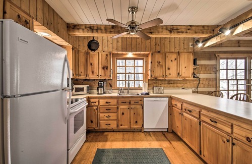 Slanesville Cabin | ‘Riversong’ Cabin w/Fire Pit on North River