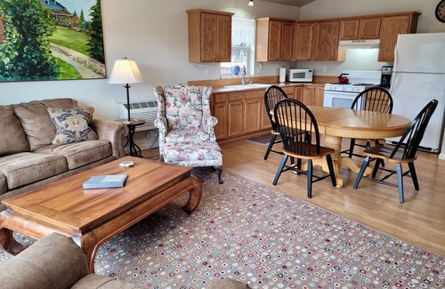 Winthrop Apartment | RiverSong Suites, Winthrop River-View, 2-Bdrm Apt