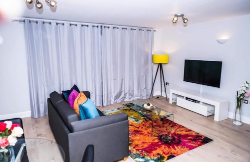 Greenwich Apartment | RIVERVIEW 2 BED APARTMENT