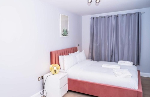 Greenwich Apartment | RIVERVIEW 2 BED APARTMENT