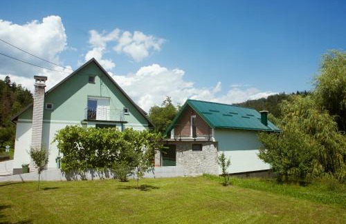 Zamost Apartment | Riverview apartment Three Springs Tri Zvira
