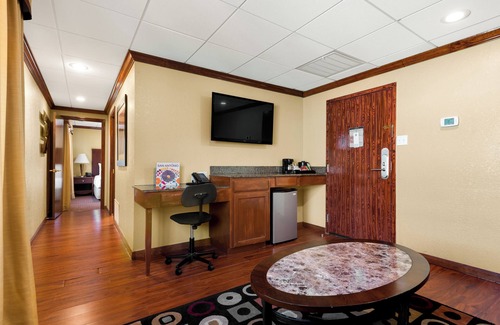 Main - Military Plaza House | RiverWalk Plaza - Executive Suite