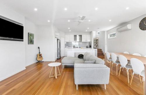 Ocean Grove House | Riviera Lakeside with uninterrupted Water Views