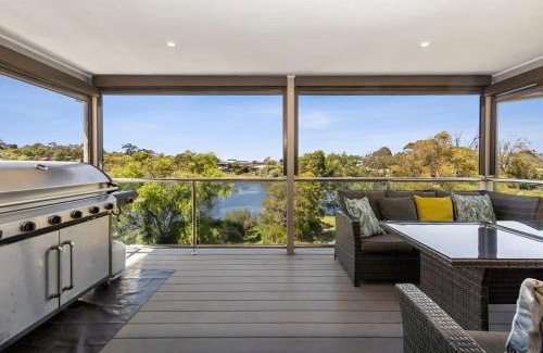 Ocean Grove House | Riviera Lakeside with uninterrupted Water Views
