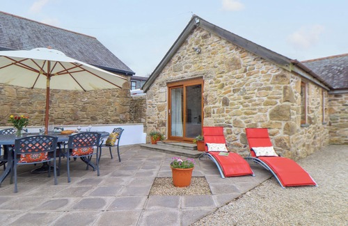 Saint Erth Praze Cottage | RIVIERE BARTON, pet friendly, with hot tub in Hayle