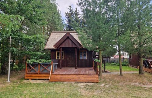 Chojnice Resort | RiW Małe Swory - Domek pływający Houseboat i domki drewniane
