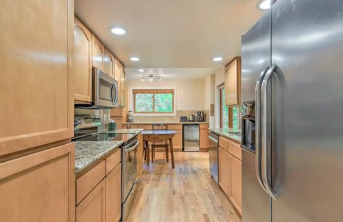 Overlake House | RM6: Cozy 3-bedroom house in welcoming Redmond with WiFi, AC