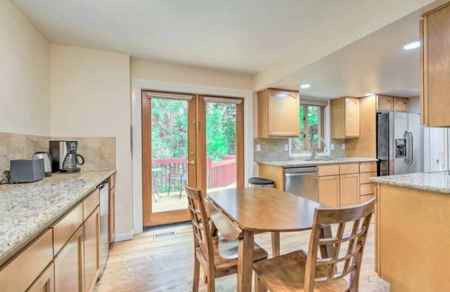 Overlake House | RM6: Cozy 3-bedroom house in welcoming Redmond with WiFi, AC
