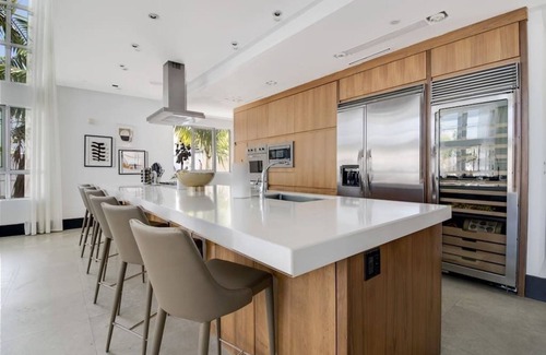 Flamingo/Lummus Apartment | Roami at Collins Ave PH | Pool | Near Beach |4 Bed