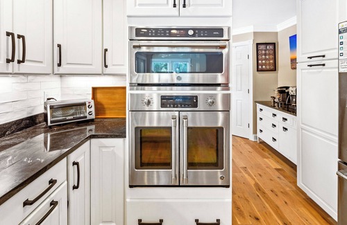 Manteo House | Roanoke Island Retreat *canal front on the sound*pool