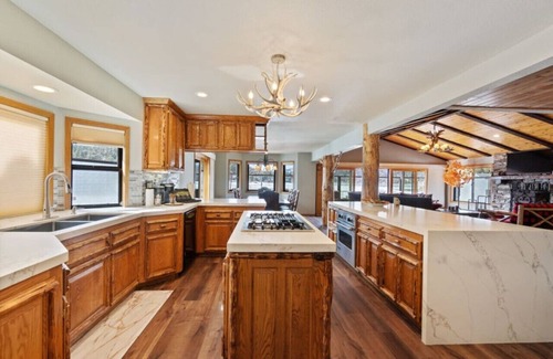 Boulder Bay Apartment | Roaring Lion Lakefront Lodge + Major Lake Views