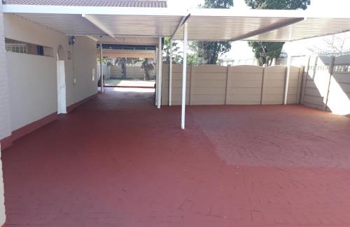 Greater Johannesburg Metropolitan Area House | Robertsham (Halaal) Self Catering Cottages