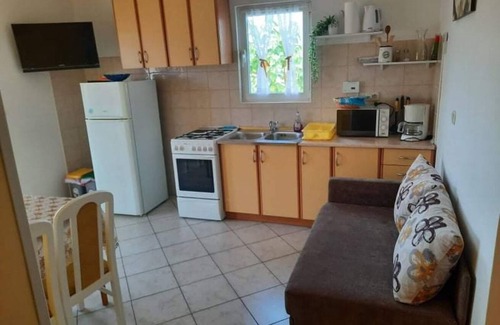 Kampor Apartment | Robi- Swimming Pool and Beautiful Garden - A1-žuti