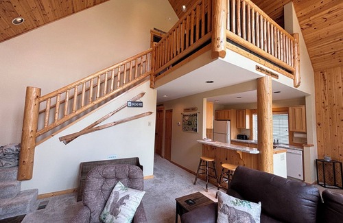 Redmond Ski Chalet | Robin Hood Retreat - 3 BR, 2 Bath Chalet in Eagle Crest w/Level 2 EV charging