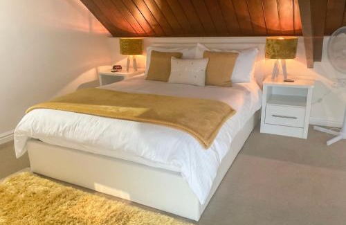 Sherwood Forest House | Robin's Nest