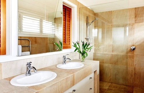 Hawthorn House | Robinson Rd ( Heated Pool)