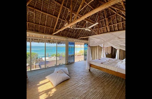 Watamu Bed & Breakfast | Rock and Sea Bubble Lodges