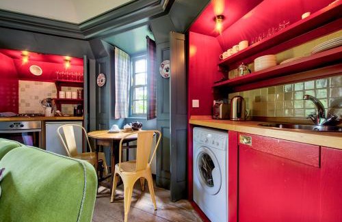 New Town Apartment | Rock House - Photographer's Studio - Historic Gem in the heart of the City