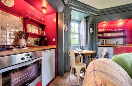 New Town Apartment | Rock House - Photographer's Studio - Historic Gem in the heart of the City