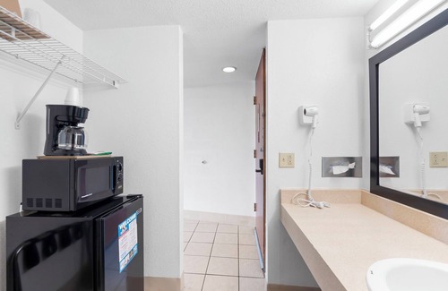 Indian Point Condo | Rock Lane King Suite - Lake View Balcony, Pet Friendly, Tiki Bar, Marina