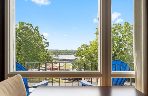 Indian Point Condo | Rock Lane Waterfront Suite, Tiki Bar, Swim Up Bar, Boat Rentals