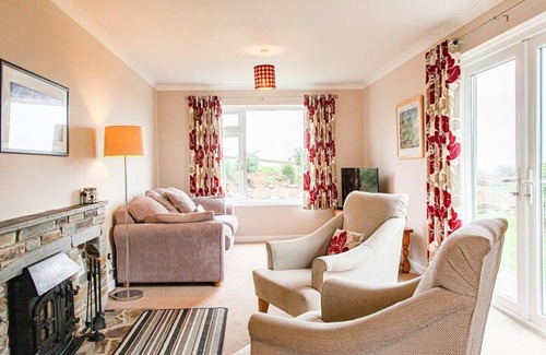 Gorran Haven House | Rock Pools is a spacious detached house set in a quiet residential area in Gorran Haven
