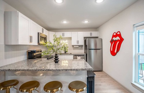 South Central Houston House | Rock & Roll Home near Downtown
