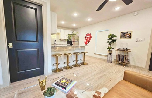 South Central Houston House | Rock & Roll Home near Downtown