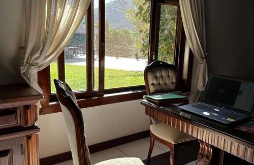 Araras House | Rock the Mountain in Granja Brasil Resort 1500m2 Menos Quartos