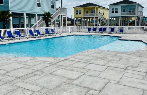 Rockport House | Rockport Cottage- awesome location + pool & 5 min from shopping and the beach!