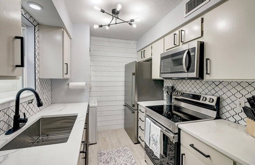 Aransas County Condo | Rockport Dreamin! Steps to private 750' fishing pier and boat ramp!