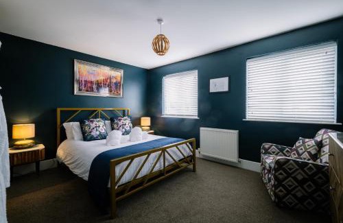 Windermere House | Rockside - Luxury 1 bedroom home with hot tub, central location, parking and pet friendly