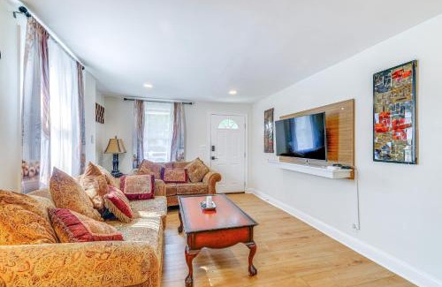 Rockville House | Rockville Home with Spacious Yard 17 Mi to DC!