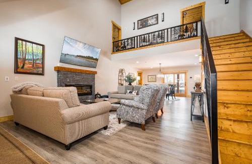 Oakland House | Rockwell: New w/Dock Slip, Hot Tub, Lake Access, Dog Friendly