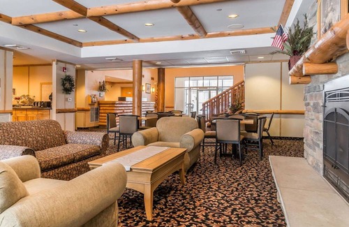 Tomahawk Hotel | Rodeway Inn and Suites Tomahawk