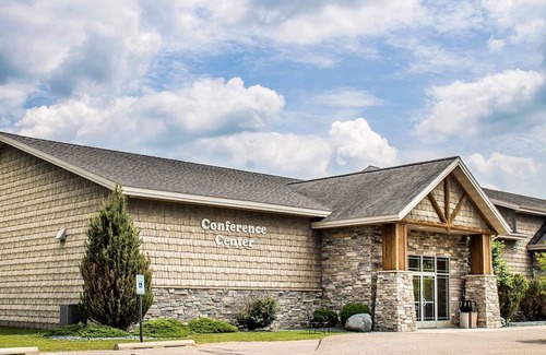 Tomahawk Hotel | Rodeway Inn and Suites Tomahawk