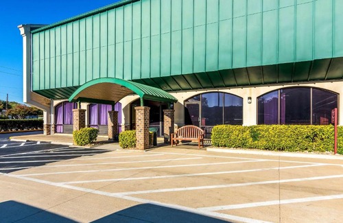 Richmond Hotel | Rodeway Inn Central