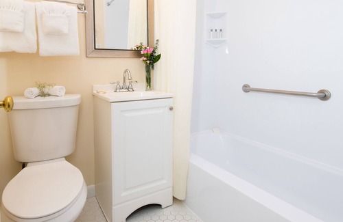 Middletown Hotel | Rodeway Inn Middletown - Newport