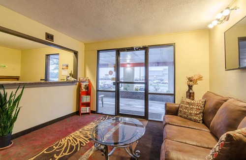 Mitchell Hotel | Rodeway Inn Mitchell