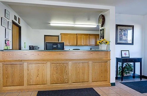 Larned Hotel | Rodeway Inn