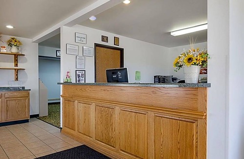 Larned Hotel | Rodeway Inn