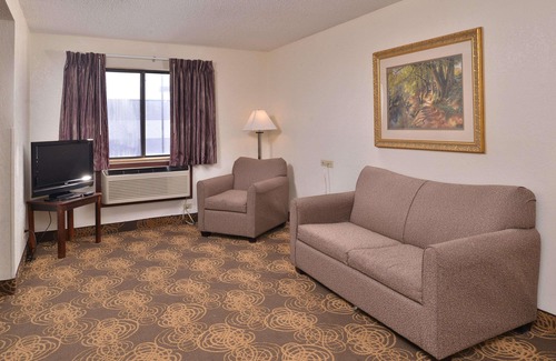 Waukegan Hotel | Rodeway Inn Waukegan - Gurnee