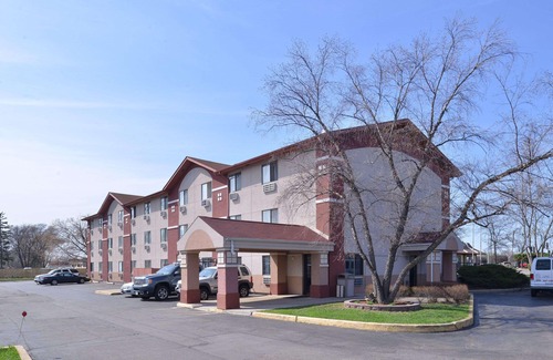 Waukegan Hotel | Rodeway Inn Waukegan - Gurnee